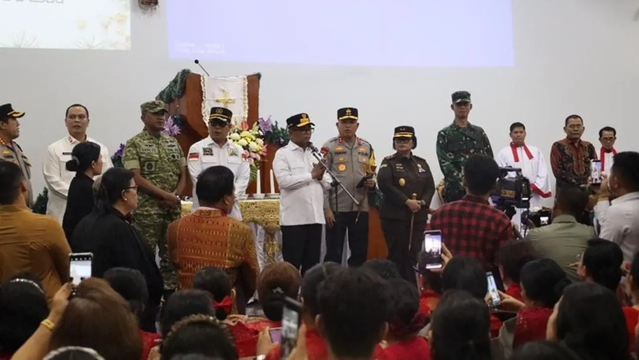 Kapolda dan Gubernur Banten Pantau Langsung Malam Natal, Pastikan Keamanan Umat