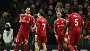 Liverpool Bungkam Tottenham 2-1 di London, Dua Kartu Merah Warnai Laga Sengit