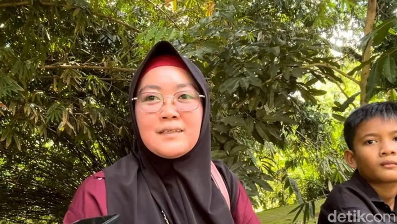 Libur Natal, Warga Cirebon dan Jakarta Padati Taman Margasatwa Ragunan