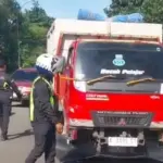 Truk Bermuatan Hebel Berlebih Diputar Balik Petugas di Puncak Bogor