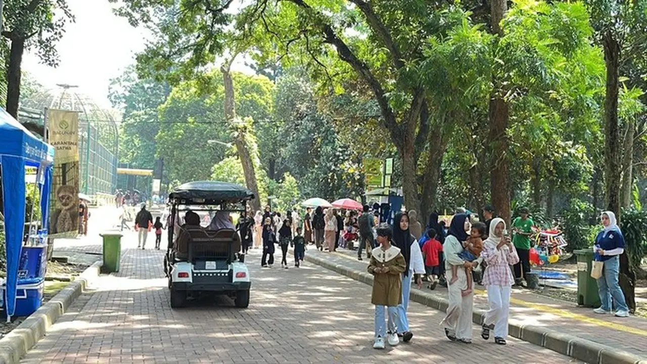 Libur Natal 2025: Taman Margasatwa Ragunan Dibanjiri Pengunjung Sejak Pagi