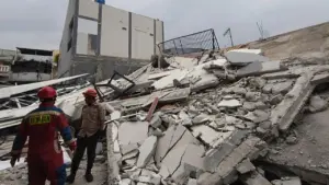 Bangunan Parkir Dua Lantai di Koja Jakarta Utara Tiba-Tiba Ambruk, Nyaris Timpa Anak-Anak