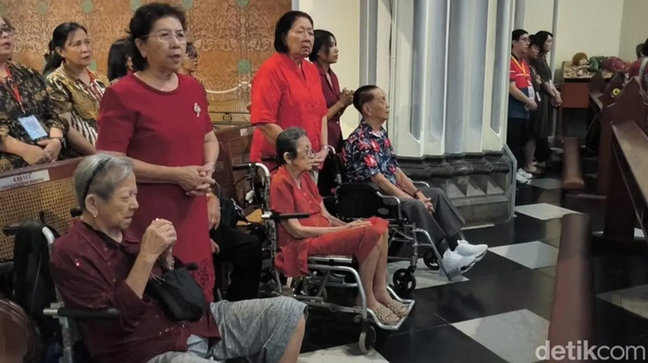 Gereja Katedral Jakarta Hadirkan Misa Natal Khusus Lansia untuk Kenyamanan Ibadah