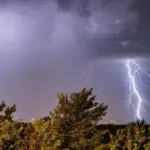 Pendaki Gunung Merbabu Tersambar Petir, Evakuasi Dramatis Dilakukan Lewat Jalur Swanting