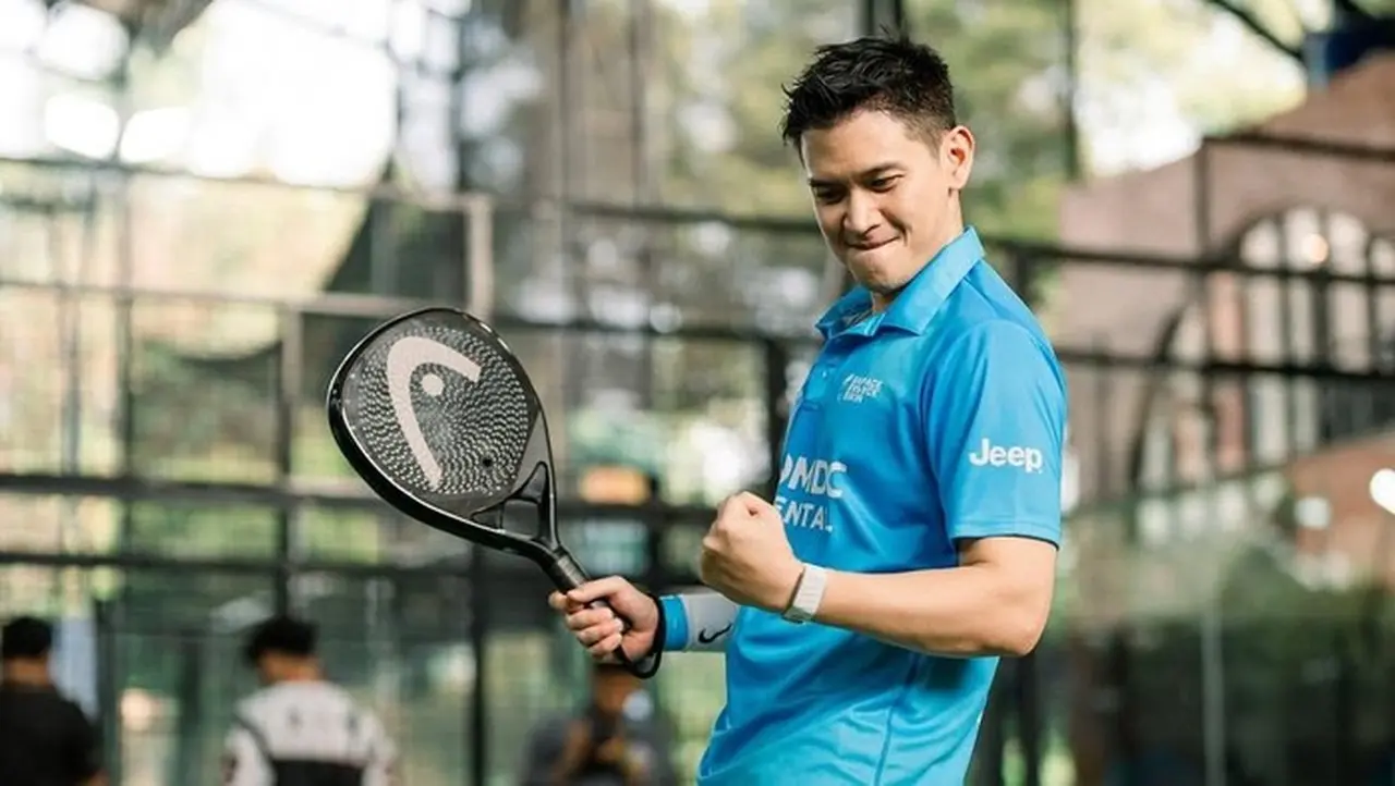 Kenny Austin dan Rezky Aditya Siap Adu Skill di Celebrity Padel Competition Hari Ini Kenny Austin dan Rezky Aditya Siap Adu Skill di Celebrity Padel Competition Hari Ini