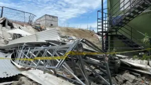 Bangunan Parkir Dua Lantai di Koja Jakarta Utara Ambruk, 4 Mobil dan 1 Motor Tertimpa