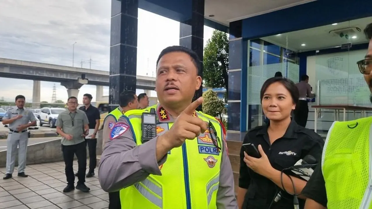 Kakorlantas Tegaskan Tilang Truk Sumbu 3 yang Nekat Melintas di Tol Saat Libur Nataru
