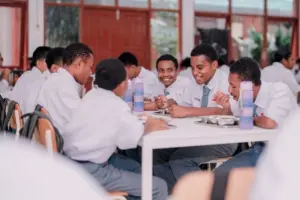 Alfius Mote: Dari Penjual Pinang di Pantai Base G ke Sekolah Gratis Berkualitas di Jayapura