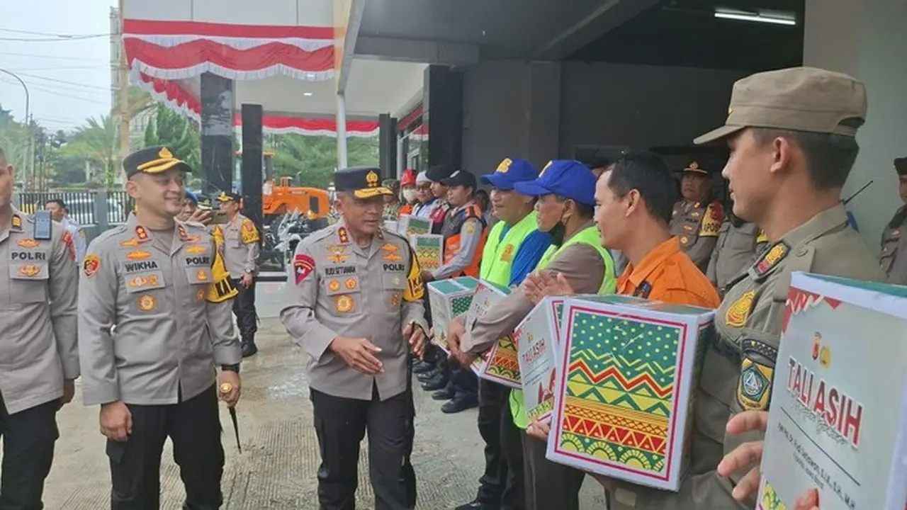 Kapolda Jabar Puji Kapolres Bogor Berdayakan Joki Jalur Puncak Jadi Supeltas Kapolda Jabar Puji Kapolres Bogor Berdayakan Joki Jalur Puncak Jadi Supeltas