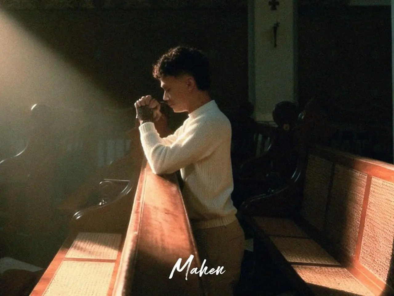 Mahen Ungkap Pengalaman Pribadi Lewat Single “Nyaman Yang Ku Pilih” Bertema Cinta Beda Agama Mahen Ungkap Pengalaman Pribadi Lewat Single “Nyaman Yang Ku Pilih” Bertema Cinta Beda Agama