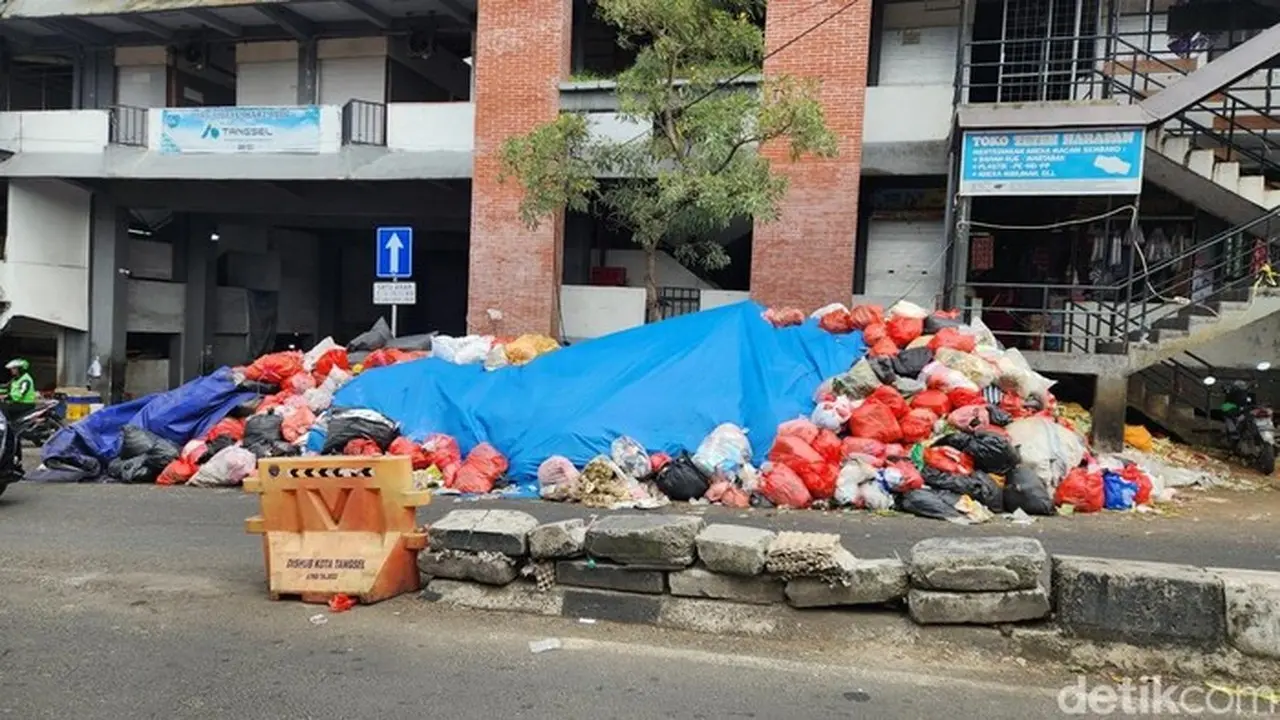 Tumpukan Sampah di Tangsel Mengkhawatirkan Warga, Khawatir Timbul Penyakit dan Ganggu Akses Jalan