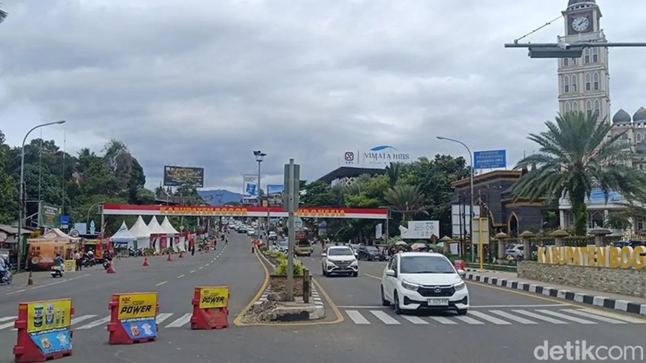 One Way Puncak Diberlakukan, Kendaraan ke Atas Ditahan di Gadog Akibat Lonjakan Volume One Way Puncak Diberlakukan, Kendaraan ke Atas Ditahan di Gadog Akibat Lonjakan Volume