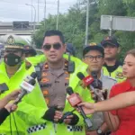 Polisi Batasi Truk Sumbu Tiga di Tol Cikampek Selama Nataru, Kecuali Logistik Esensial