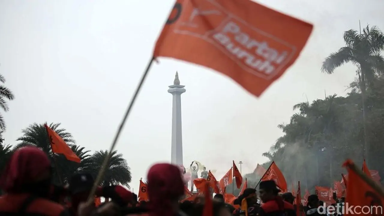 Buruh Gelar Demo di Istana Tolak UMP DKI Rp 5,7 Juta, Gugat ke PTUN Buruh Gelar Demo di Istana Tolak UMP DKI Rp 5,7 Juta, Gugat ke PTUN