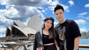 Angela Tee Umumkan Kelahiran Anak Ketiga, Siap Kembali ke Dunia Hiburan Angela Tee Umumkan Kelahiran Anak Ketiga, Siap Kembali ke Dunia Hiburan