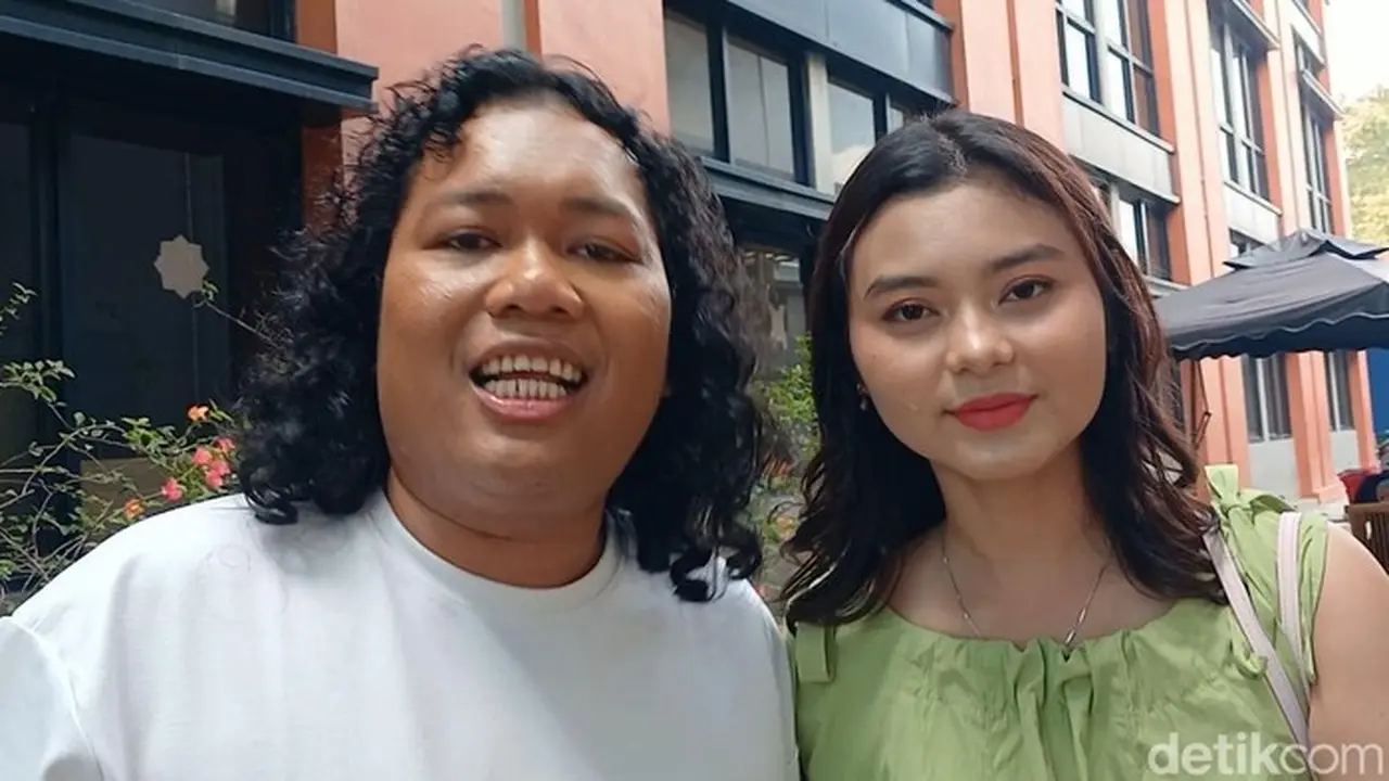 Cesen Ungkap Pernah Tegur Keras Marshel Widianto Soal Pose Mesra dengan Rekan Kerja Cesen Ungkap Pernah Tegur Keras Marshel Widianto Soal Pose Mesra dengan Rekan Kerja