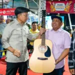 Kemenbud Serahkan Bantuan Alat Musik untuk Musisi Jalanan Bogor, Perkuat Ekosistem Seni Lokal Kemenbud Serahkan Bantuan Alat Musik untuk Musisi Jalanan Bogor, Perkuat Ekosistem Seni Lokal