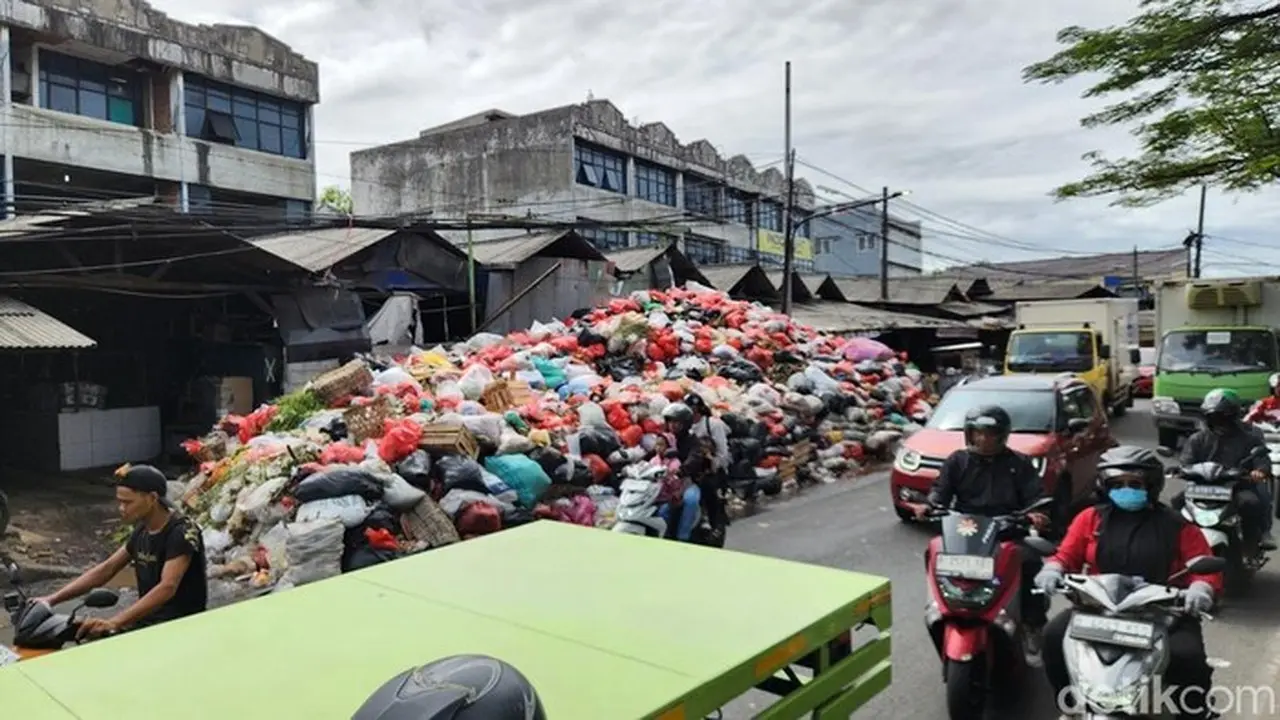 Gunungan Sampah di Tangsel Bikin Warga Gerah, Walkot Benyamin Davnie Gandeng Bogor dan Serang Gunungan Sampah di Tangsel Bikin Warga Gerah, Walkot Benyamin Davnie Gandeng Bogor dan Serang
