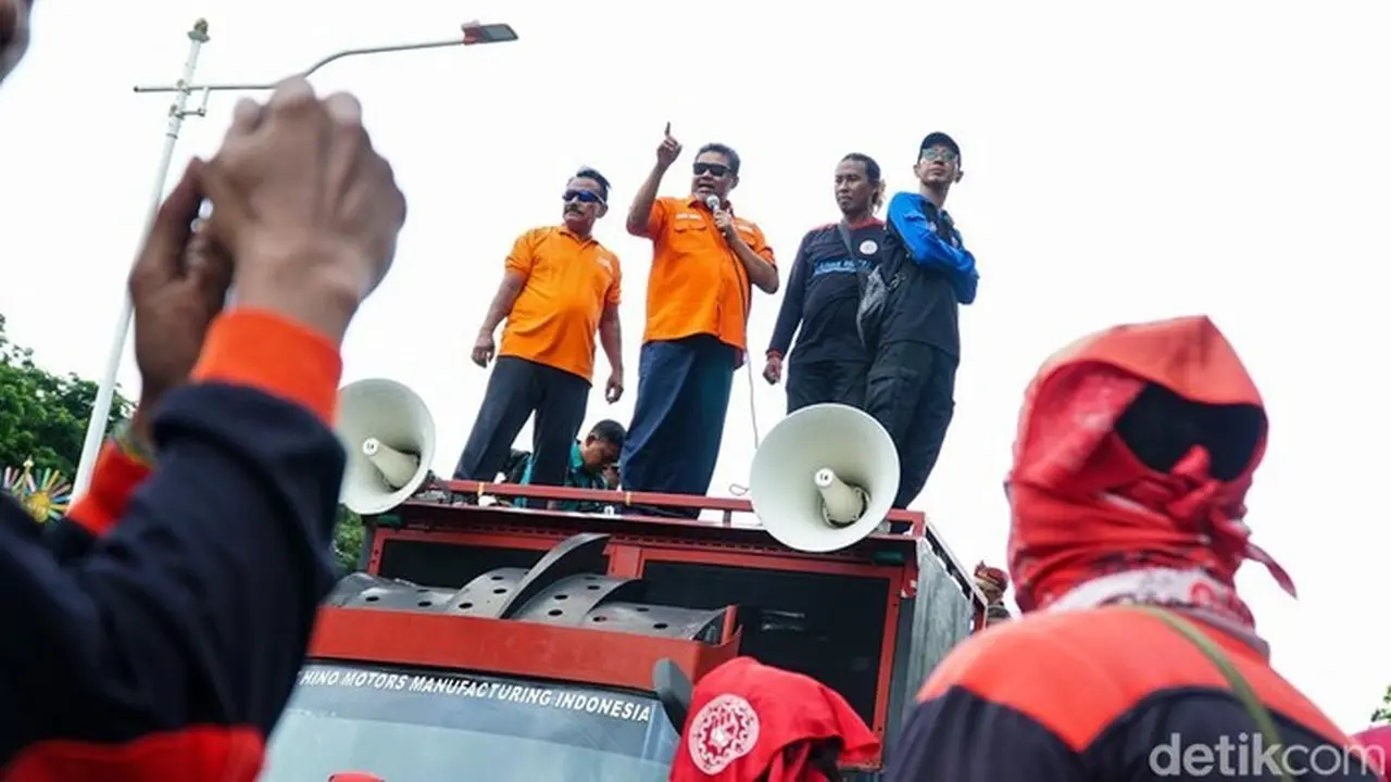 Buruh Tuntut UMP Jakarta Naik Jadi Rp 5,8 Juta, Nilai 5,7 Juta Dianggap Tak Masuk Akal Buruh Tuntut UMP Jakarta Naik Jadi Rp 5,8 Juta, Nilai 5,7 Juta Dianggap Tak Masuk Akal