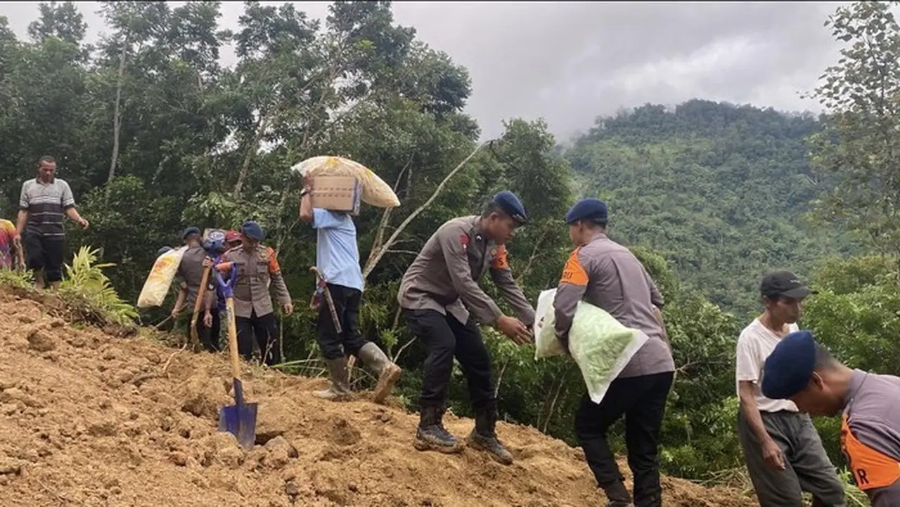 Longsor Cibeber Lebak: Polda Banten Evakuasi Warga Terdampak Bencana