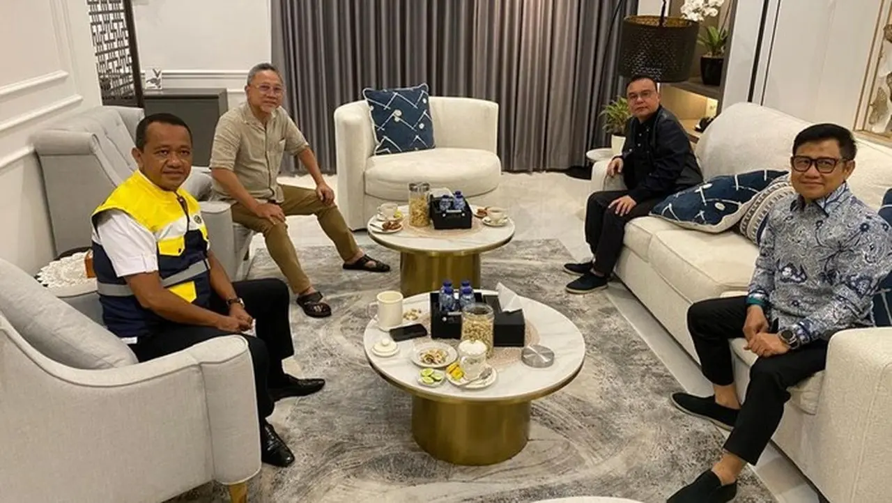 Momen Elite Partai Politik Berkumpul: Dasco, Zulhas, Cak Imin, dan Bahlil Bertemu Santai Momen Elite Partai Politik Berkumpul: Dasco, Zulhas, Cak Imin, dan Bahlil Bertemu Santai