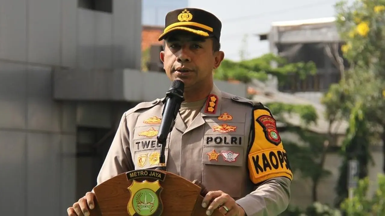 Polres Jakbar Imbau Warga Tak Nyalakan Petasan di Malam Tahun Baru 2026 Polres Jakbar Imbau Warga Tak Nyalakan Petasan di Malam Tahun Baru 2026