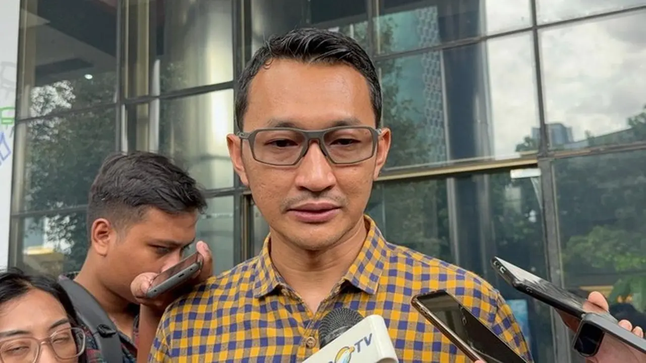 Petugas KPK Selamat Usai Ditabrak Tersangka yang Kabur Saat Operasi Tangkap Tangan Petugas KPK Selamat Usai Ditabrak Tersangka yang Kabur Saat Operasi Tangkap Tangan