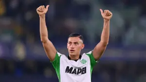 Jay Idzes Pamer Aksi Heroik Lari dari Ujung ke Ujung Lapangan Selamatkan Gawang Sassuolo