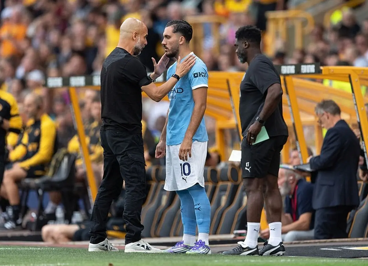 Pep Guardiola Ungkap Perasaannya pada Rayan Cherki: Kadang Saya Marahi, Kadang Mau Saya Cium Pep Guardiola Ungkap Perasaannya pada Rayan Cherki: Kadang Saya Marahi, Kadang Mau Saya Cium