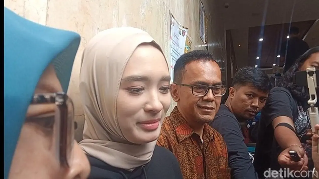 Inara Rusli Pilih Bertahan dengan Insanul Fahmi, Berpegang pada Ketaatan Syariat Islam Inara Rusli Pilih Bertahan dengan Insanul Fahmi, Berpegang pada Ketaatan Syariat Islam
