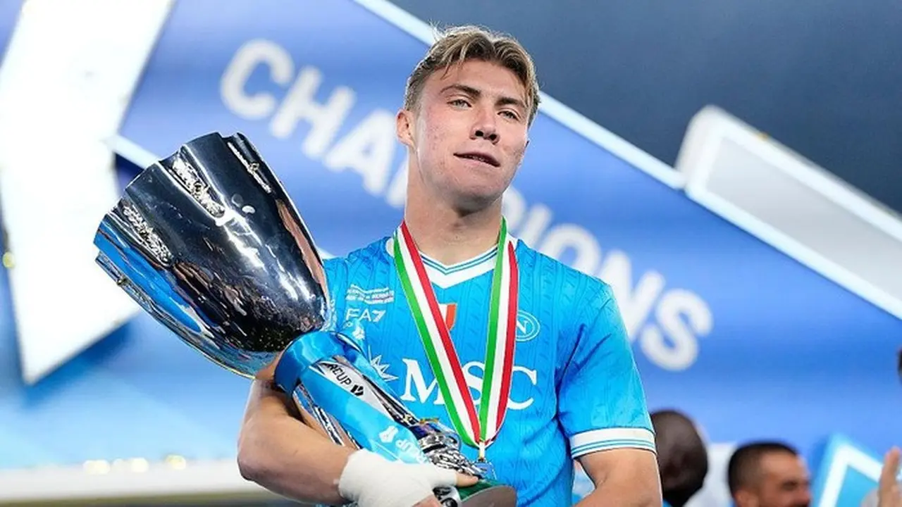 Conte Puji Hojlund: Masih Muda, Berkembang Pesat, dan Dominan di Napoli Conte Puji Hojlund: Masih Muda, Berkembang Pesat, dan Dominan di Napoli