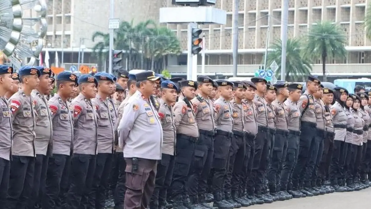 Ribuan Buruh Demo Tolak UMP DKI 2026 di Monas, 2.617 Personel Gabungan Dikerahkan Ribuan Buruh Demo Tolak UMP DKI 2026 di Monas, 2.617 Personel Gabungan Dikerahkan
