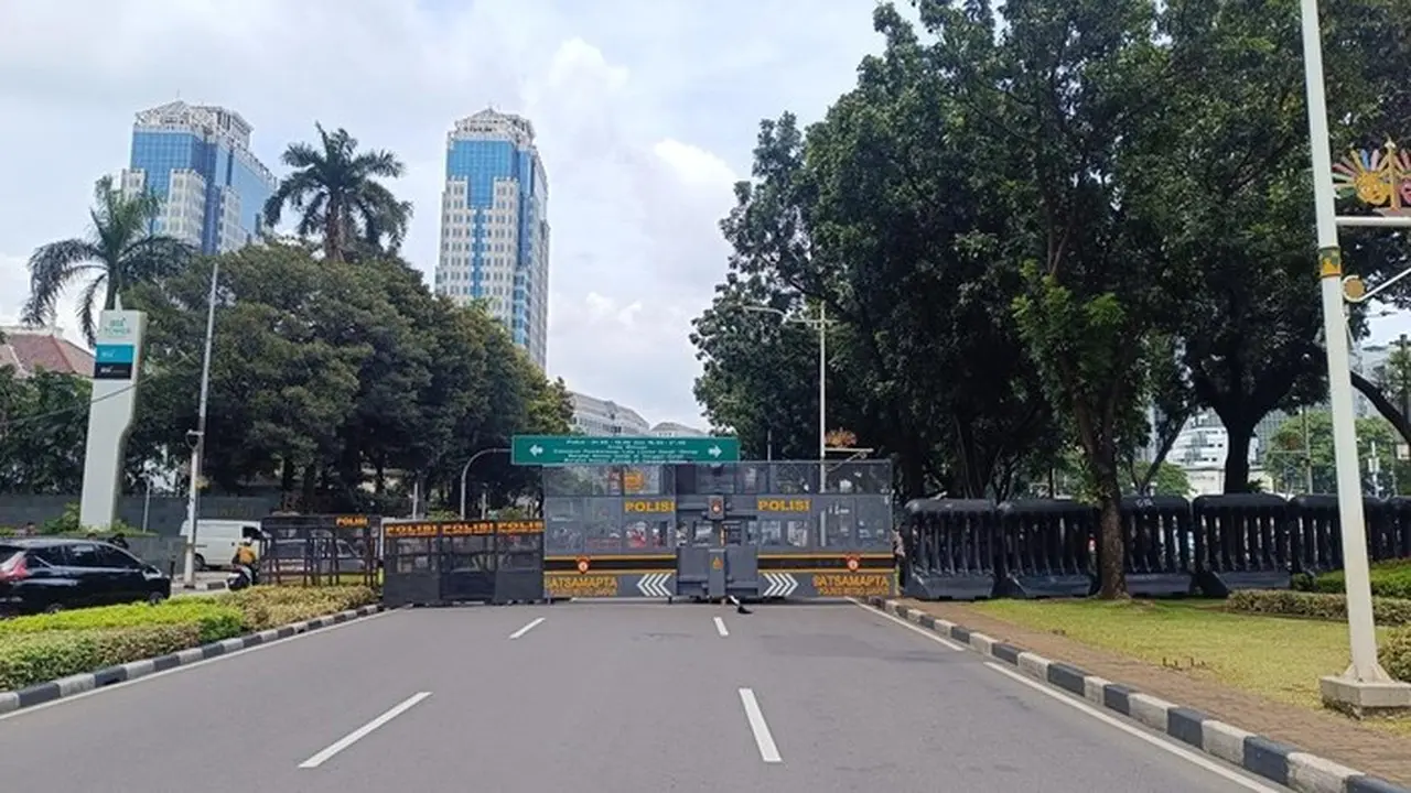 Demo Tolak UMP DKI 2026, Jalan Medan Merdeka Selatan Jakarta Pusat Ditutup Sebagian Demo Tolak UMP DKI 2026, Jalan Medan Merdeka Selatan Jakarta Pusat Ditutup Sebagian