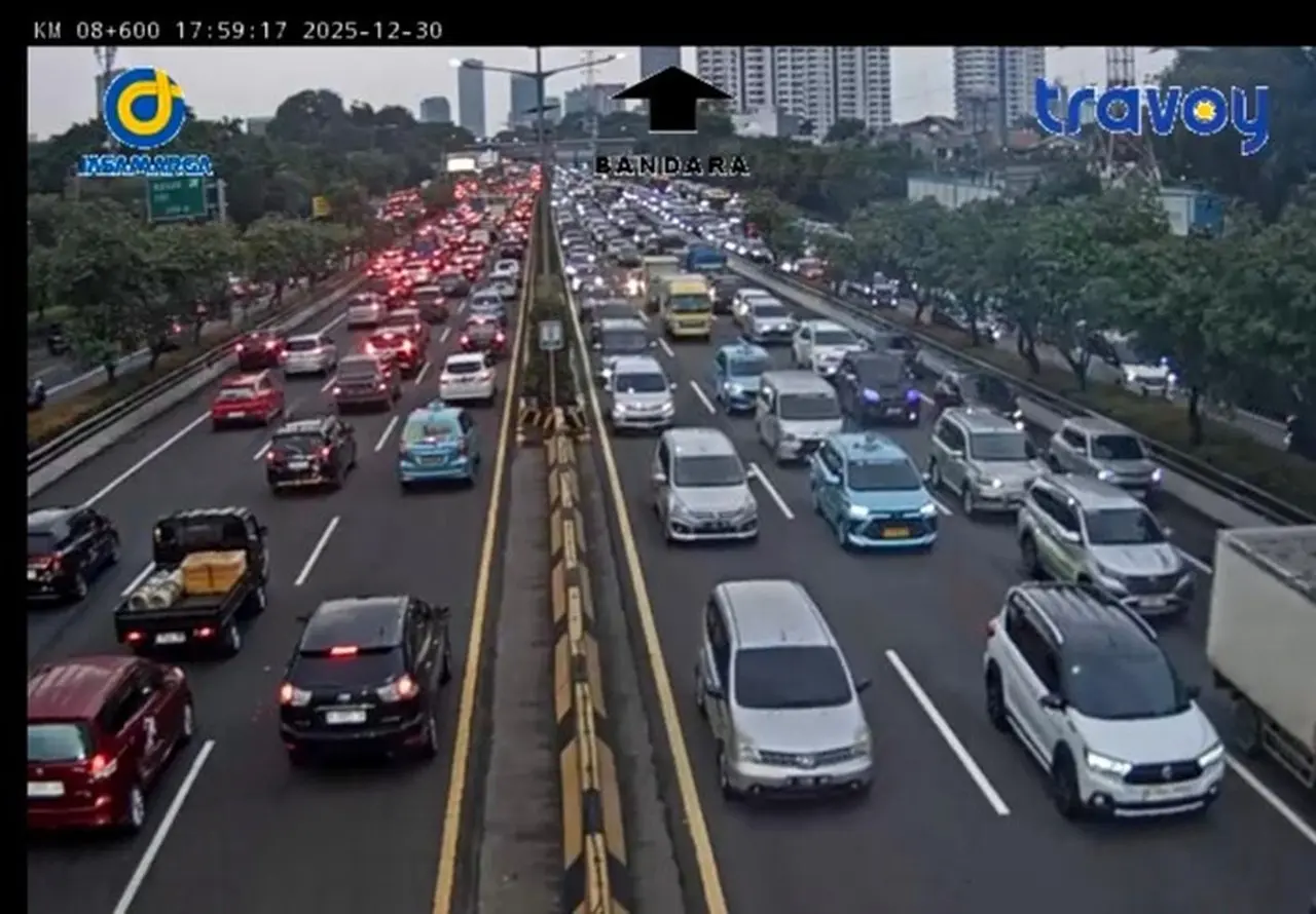 Volume Kendaraan Meningkat, Sejumlah Titik Tol Dalam Kota Jakarta Alami Kepadatan Sore Ini