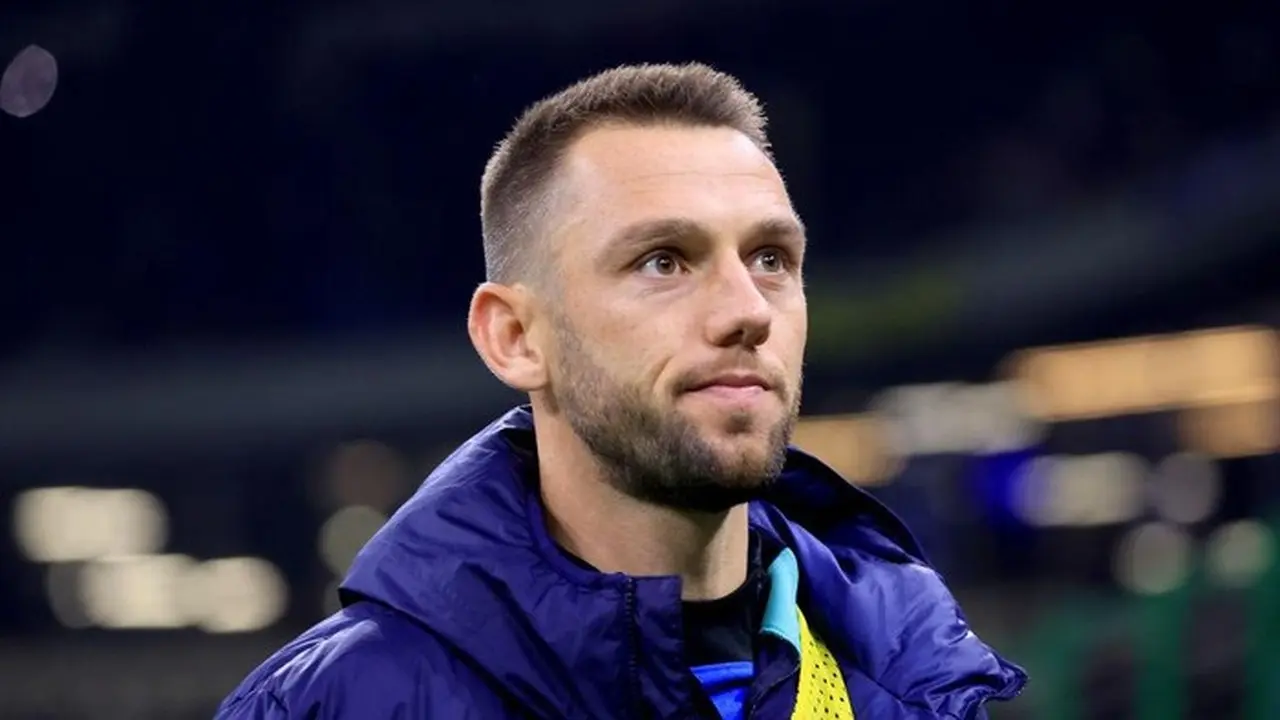 Barcelona Bidik Tiga Bek Serie A, De Vrij hingga Juan Jesus Masuk Radar Barcelona Bidik Tiga Bek Serie A, De Vrij hingga Juan Jesus Masuk Radar
