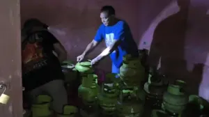 Polisi Gerebek Kontrakan di Cileungsi Bogor, Sita Ratusan Tabung Gas Hasil Oplosan Polisi Gerebek Kontrakan di Cileungsi Bogor, Sita Ratusan Tabung Gas Hasil Oplosan