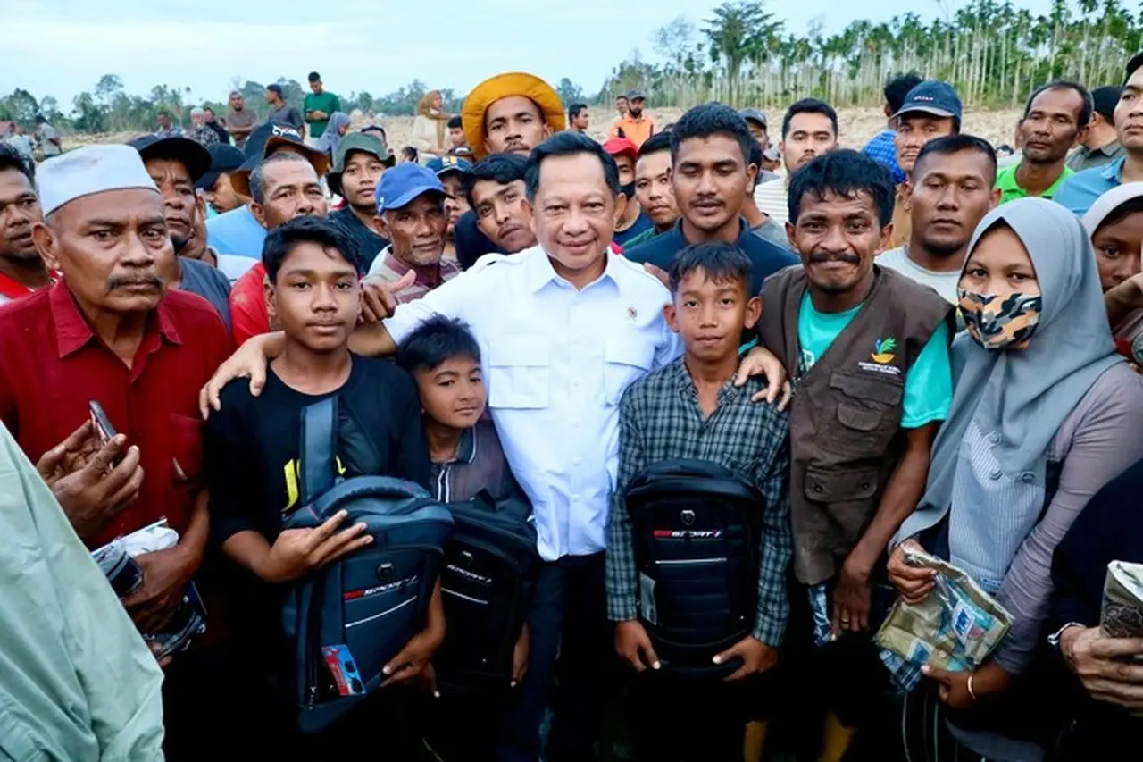 Mendagri Tito Karnavian Serahkan Bantuan Korban Bencana Aceh Utara, Presiden Prabowo Akan Tinjau Langsung Mendagri Tito Karnavian Serahkan Bantuan Korban Bencana Aceh Utara, Presiden Prabowo Akan Tinjau Langsung