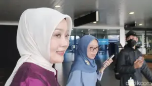 Atalia Praratya Bungkam Saat Ditanya Soal Gugatan Cerai dari Ridwan Kamil Atalia Praratya Bungkam Saat Ditanya Soal Gugatan Cerai dari Ridwan Kamil