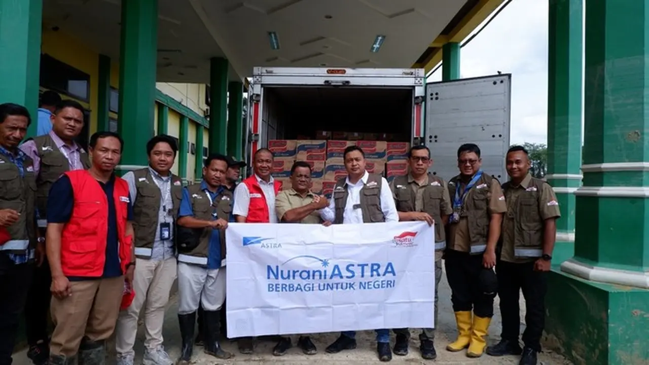 Astra Salurkan 35.500 Paket Bantuan Kemanusiaan untuk Korban Banjir dan Longsor di Sumatera Astra Salurkan 35.500 Paket Bantuan Kemanusiaan untuk Korban Banjir dan Longsor di Sumatera