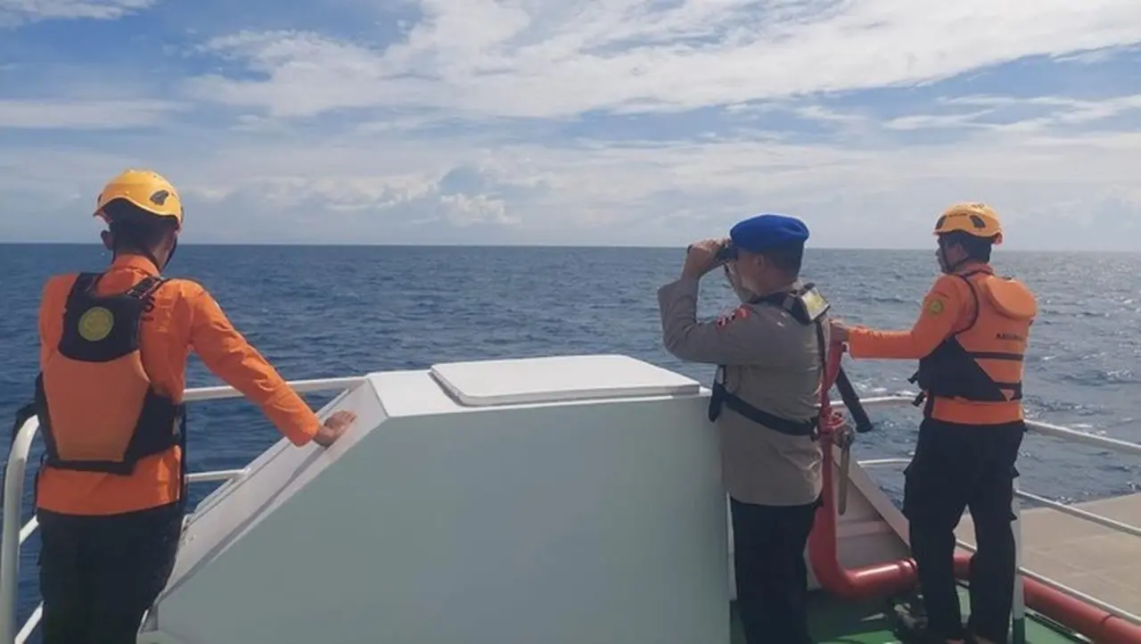 8 ABK KM Maulana 30 Masih Hilang Pasca Kebakaran di Perairan Lampung, Mayoritas dari Pekalongan 8 ABK KM Maulana 30 Masih Hilang Pasca Kebakaran di Perairan Lampung, Mayoritas dari Pekalongan