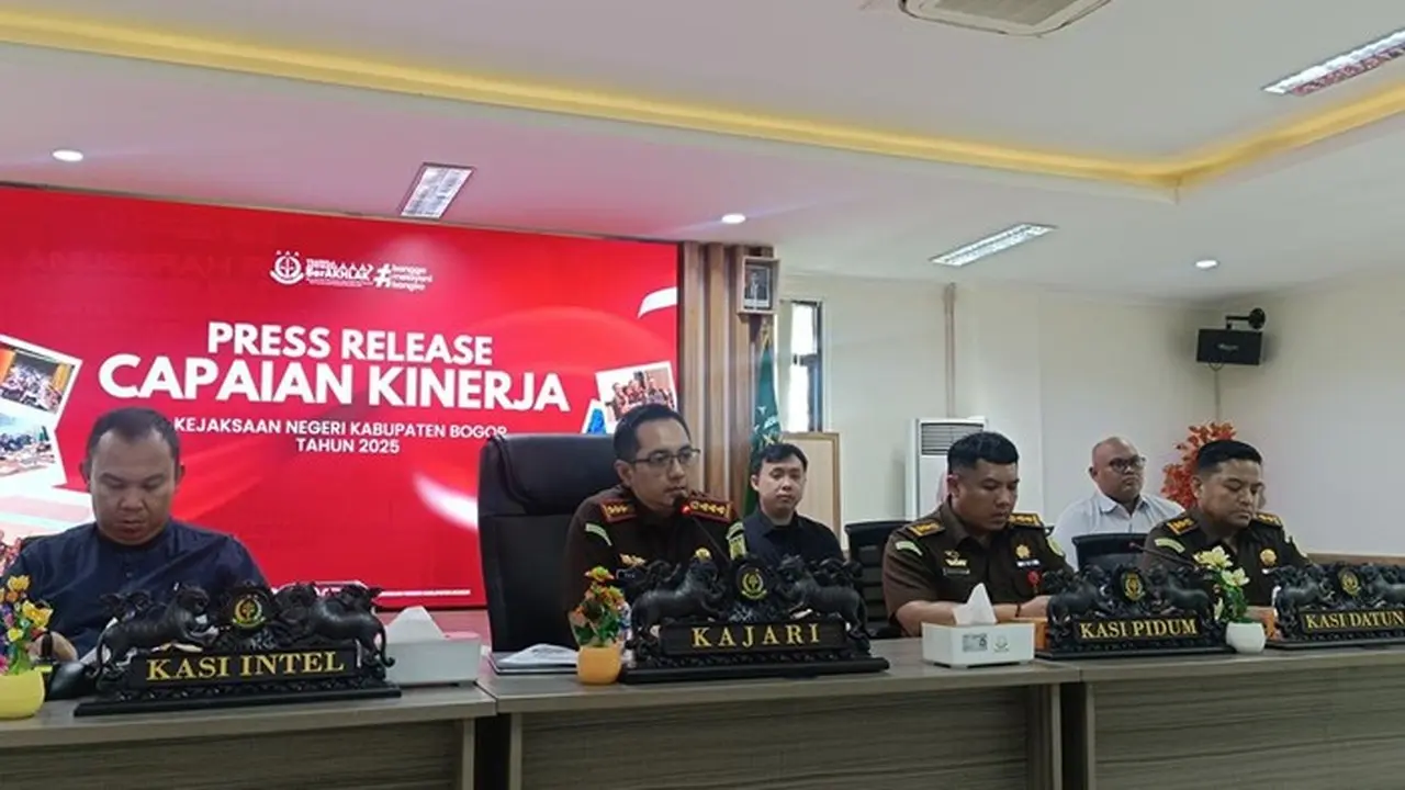Kejari Kabupaten Bogor Berhasil Tangkap 4 dari 8 DPO Sepanjang 2025 Kejari Kabupaten Bogor Berhasil Tangkap 4 dari 8 DPO Sepanjang 2025