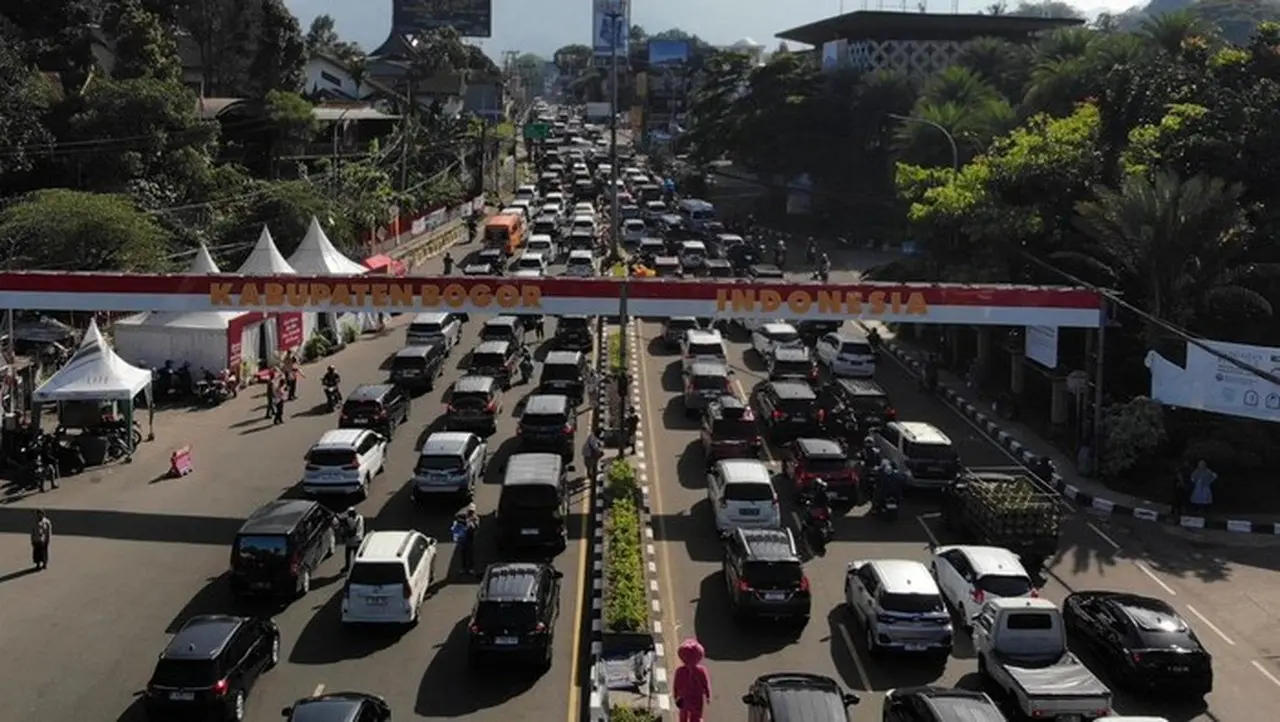 Malam Tahun Baru, Jalan Raya Puncak Bogor Ditutup Penuh Mulai Pukul 21.00 WIB Malam Tahun Baru, Jalan Raya Puncak Bogor Ditutup Penuh Mulai Pukul 21.00 WIB