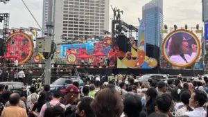 Suasana Bundaran HI Jelang Malam Tahun Baru 2026: Warga Mulai Berdatangan, Perayaan Sederhana Tanpa Kembang Api