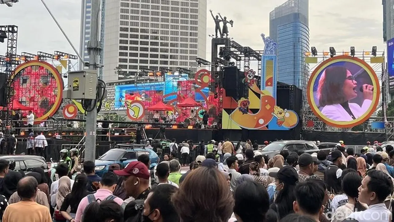 Suasana Bundaran HI Jelang Malam Tahun Baru 2026: Warga Mulai Berdatangan, Perayaan Sederhana Tanpa Kembang Api Suasana Bundaran HI Jelang Malam Tahun Baru 2026: Warga Mulai Berdatangan, Perayaan Sederhana Tanpa Kembang Api