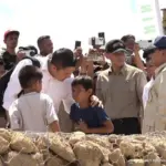 Sekretaris Kabinet Teddy Indra Wijaya Ungkap Alasan Bagikan Rubik ke Anak Korban Bencana