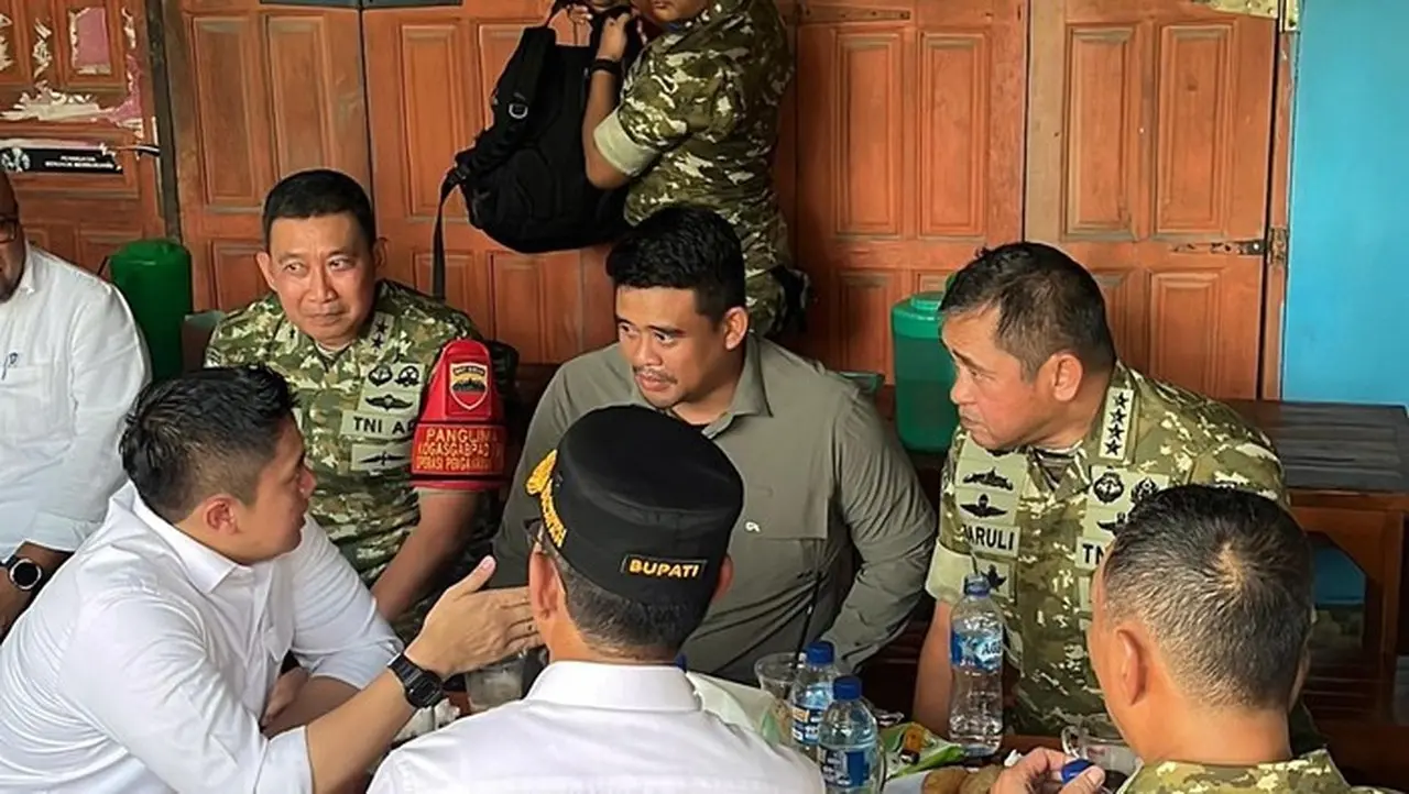 Momen Santai Seskab Teddy Indra Wijaya Ngopi Bareng Bobby Nasution dan KSAD di Tapsel Momen Santai Seskab Teddy Indra Wijaya Ngopi Bareng Bobby Nasution dan KSAD di Tapsel