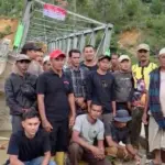 Polri dan Warga Gayo Lues Bangun Jembatan Darurat dalam Lima Hari Pasca Banjir Polri dan Warga Gayo Lues Bangun Jembatan Darurat dalam Lima Hari Pasca Banjir