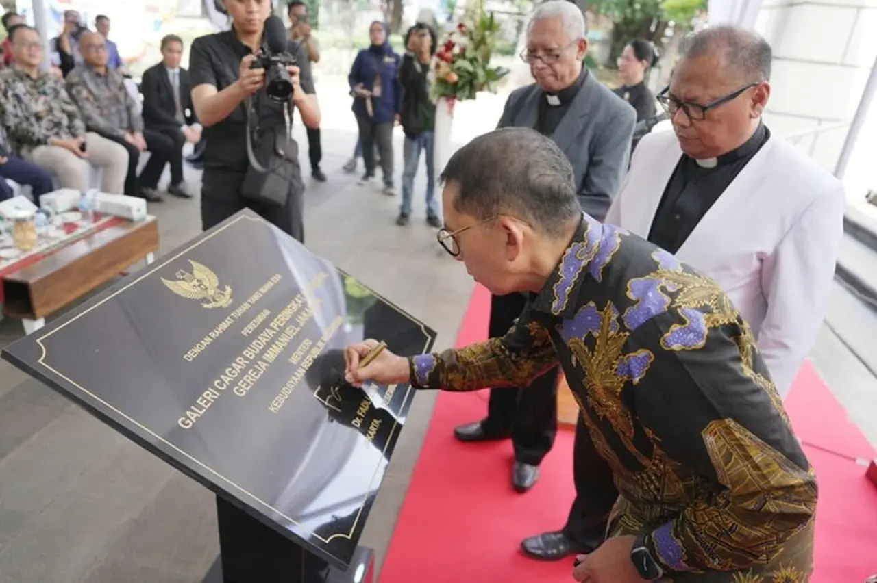 Sambut Natal 2025, Fadli Zon Resmikan Galeri Cagar Budaya Gereja Immanuel Jakarta Sambut Natal 2025, Fadli Zon Resmikan Galeri Cagar Budaya Gereja Immanuel Jakarta