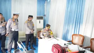 Kapolda Metro Jaya Tinjau Stasiun Gambir, Pastikan Keamanan Optimal Libur Nataru 2025 Kapolda Metro Jaya Tinjau Stasiun Gambir, Pastikan Keamanan Optimal Libur Nataru 2025