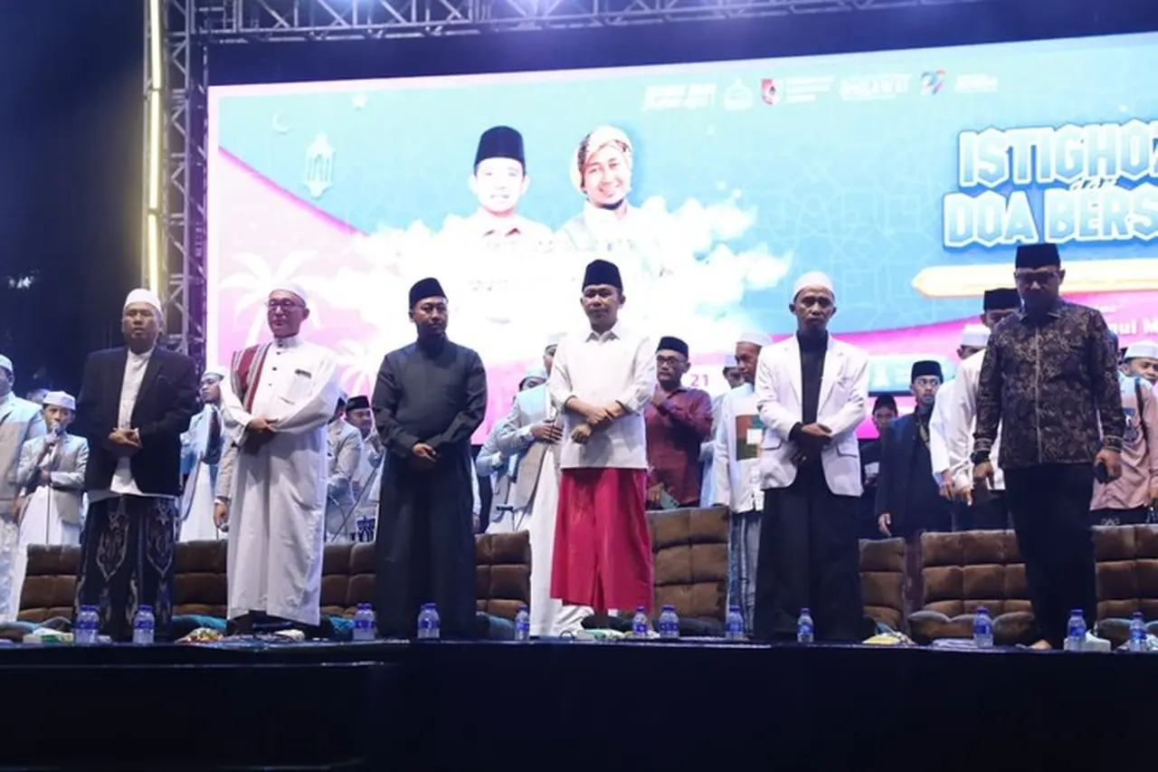 HUT Jember: Gus Fawait Pimpin Istighosah, Komitmen Berantas Kemiskinan Ekstrem HUT Jember: Gus Fawait Pimpin Istighosah, Komitmen Berantas Kemiskinan Ekstrem